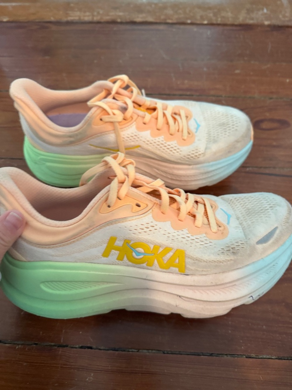 Running shoes - Picture 2 of 4